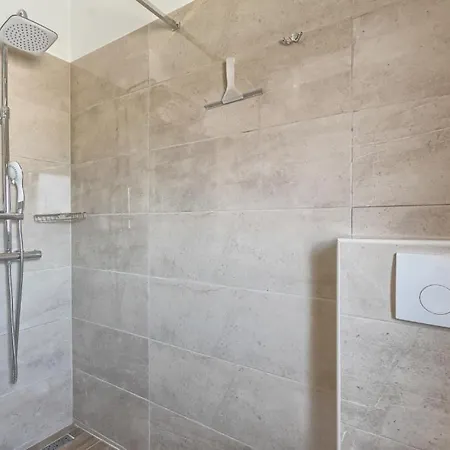 Stinjan Apartment *