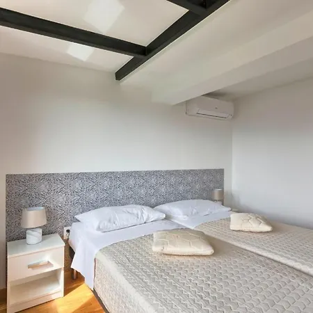 Apartament Stinjan